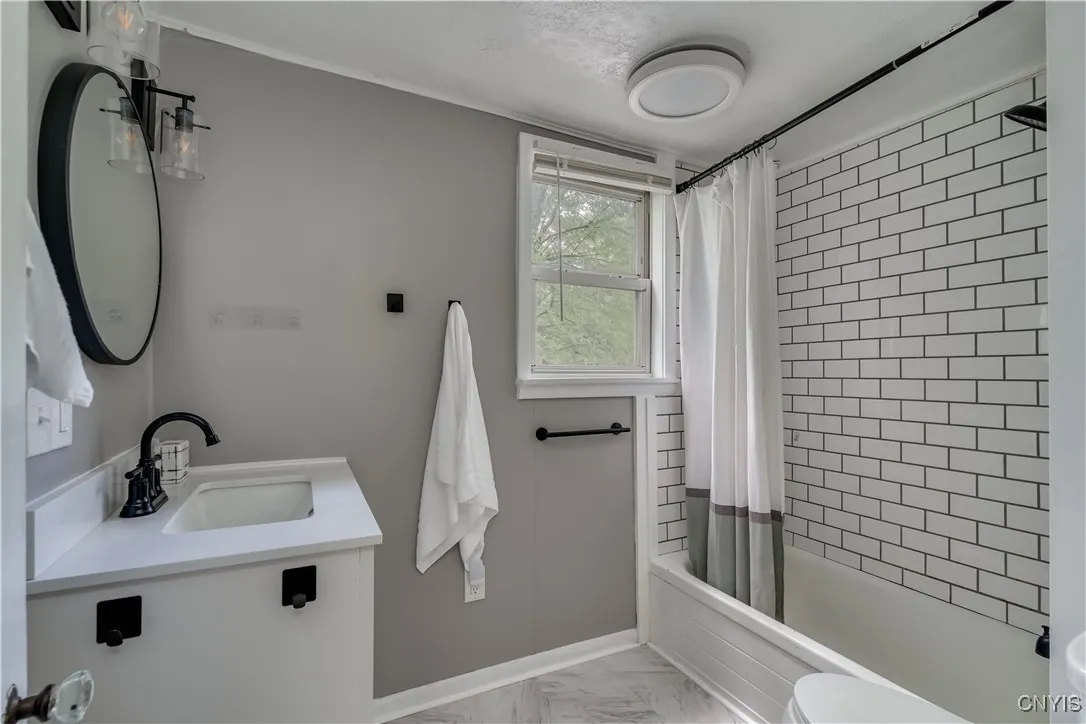 159 Murray Street, Cape Vincent, New York 13618, Cape Vincent, New York 13618, 4 Bedrooms Bedrooms, 9 Rooms Rooms,1 BathroomBathrooms,Residential,Closed,159 Murray Street, Cape Vincent, New York 13618,0,S1639200