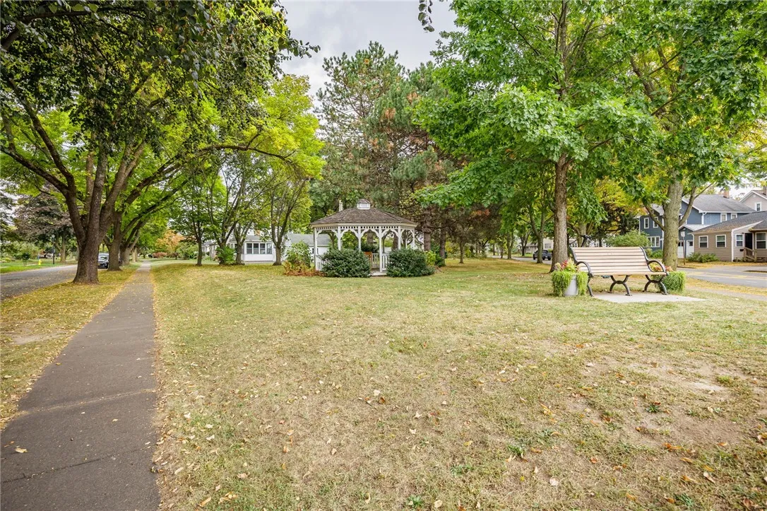 33 Elm Drive, Rochester, New York 14609, Rochester, New York 14609, 4 Bedrooms Bedrooms, 8 Rooms Rooms,1 BathroomBathrooms,Residential,Closed,33 Elm Drive, Rochester, New York 14609,0,R1640006