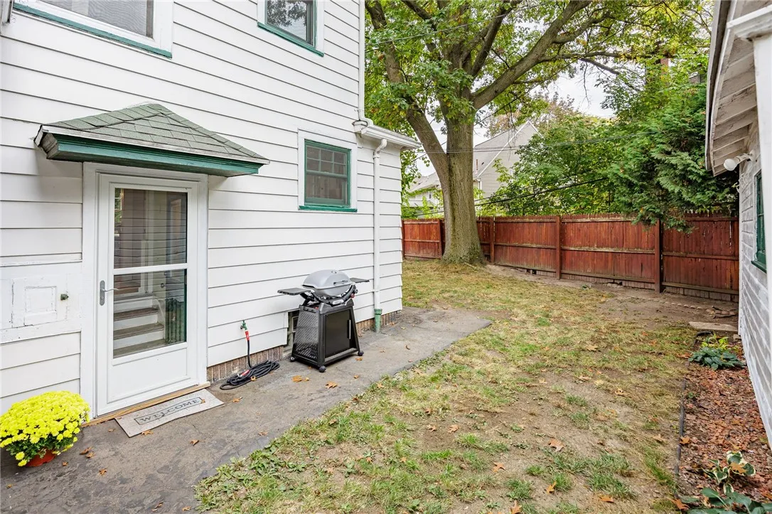 33 Elm Drive, Rochester, New York 14609, Rochester, New York 14609, 4 Bedrooms Bedrooms, 8 Rooms Rooms,1 BathroomBathrooms,Residential,Closed,33 Elm Drive, Rochester, New York 14609,0,R1640006