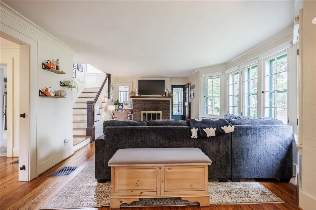 33 Elm Drive, Rochester, New York 14609, Rochester, New York 14609, 4 Bedrooms Bedrooms, 8 Rooms Rooms,1 BathroomBathrooms,Residential,Closed,33 Elm Drive, Rochester, New York 14609,0,R1640006