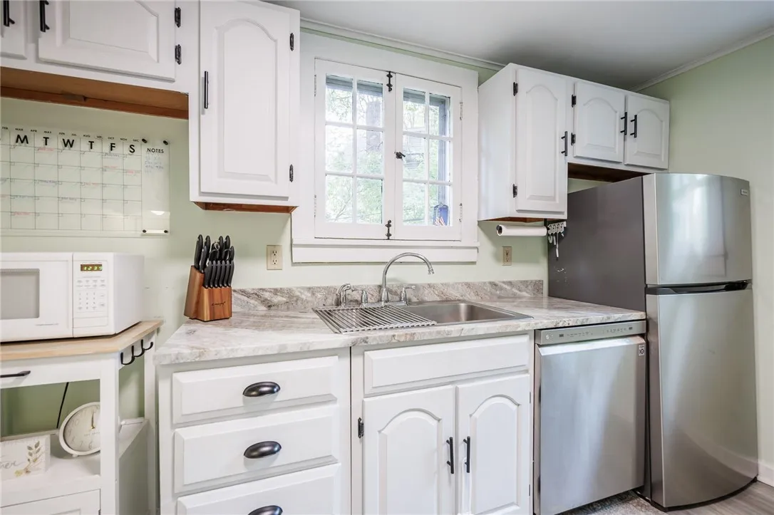 33 Elm Drive, Rochester, New York 14609, Rochester, New York 14609, 4 Bedrooms Bedrooms, 8 Rooms Rooms,1 BathroomBathrooms,Residential,Closed,33 Elm Drive, Rochester, New York 14609,0,R1640006