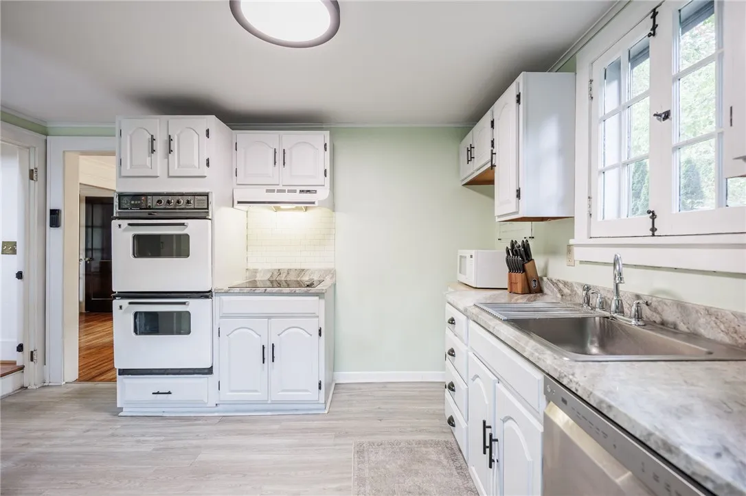 33 Elm Drive, Rochester, New York 14609, Rochester, New York 14609, 4 Bedrooms Bedrooms, 8 Rooms Rooms,1 BathroomBathrooms,Residential,Closed,33 Elm Drive, Rochester, New York 14609,0,R1640006