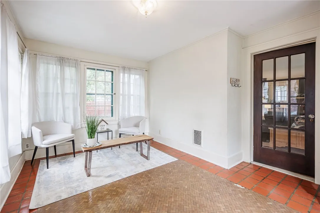 33 Elm Drive, Rochester, New York 14609, Rochester, New York 14609, 4 Bedrooms Bedrooms, 8 Rooms Rooms,1 BathroomBathrooms,Residential,Closed,33 Elm Drive, Rochester, New York 14609,0,R1640006