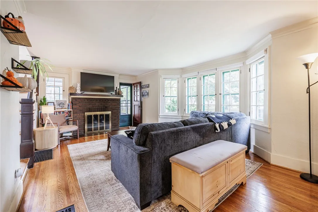 33 Elm Drive, Rochester, New York 14609, Rochester, New York 14609, 4 Bedrooms Bedrooms, 8 Rooms Rooms,1 BathroomBathrooms,Residential,Closed,33 Elm Drive, Rochester, New York 14609,0,R1640006