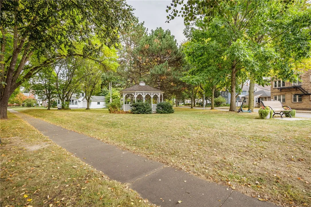 33 Elm Drive, Rochester, New York 14609, Rochester, New York 14609, 4 Bedrooms Bedrooms, 8 Rooms Rooms,1 BathroomBathrooms,Residential,Closed,33 Elm Drive, Rochester, New York 14609,0,R1640006