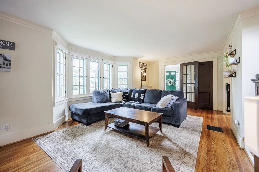 33 Elm Drive, Rochester, New York 14609, Rochester, New York 14609, 4 Bedrooms Bedrooms, 8 Rooms Rooms,1 BathroomBathrooms,Residential,Closed,33 Elm Drive, Rochester, New York 14609,0,R1640006