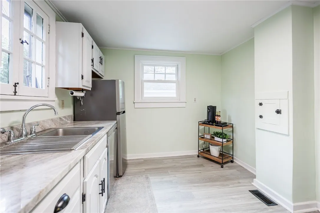 33 Elm Drive, Rochester, New York 14609, Rochester, New York 14609, 4 Bedrooms Bedrooms, 8 Rooms Rooms,1 BathroomBathrooms,Residential,Closed,33 Elm Drive, Rochester, New York 14609,0,R1640006