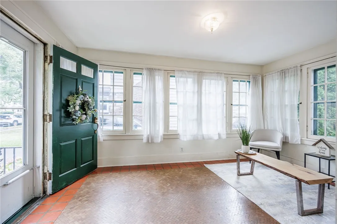 33 Elm Drive, Rochester, New York 14609, Rochester, New York 14609, 4 Bedrooms Bedrooms, 8 Rooms Rooms,1 BathroomBathrooms,Residential,Closed,33 Elm Drive, Rochester, New York 14609,0,R1640006