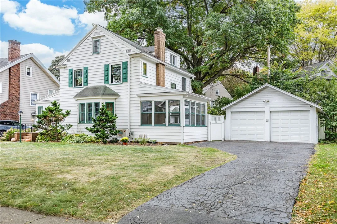 33 Elm Drive, Rochester, New York 14609, Rochester, New York 14609, 4 Bedrooms Bedrooms, 8 Rooms Rooms,1 BathroomBathrooms,Residential,Closed,33 Elm Drive, Rochester, New York 14609,0,R1640006