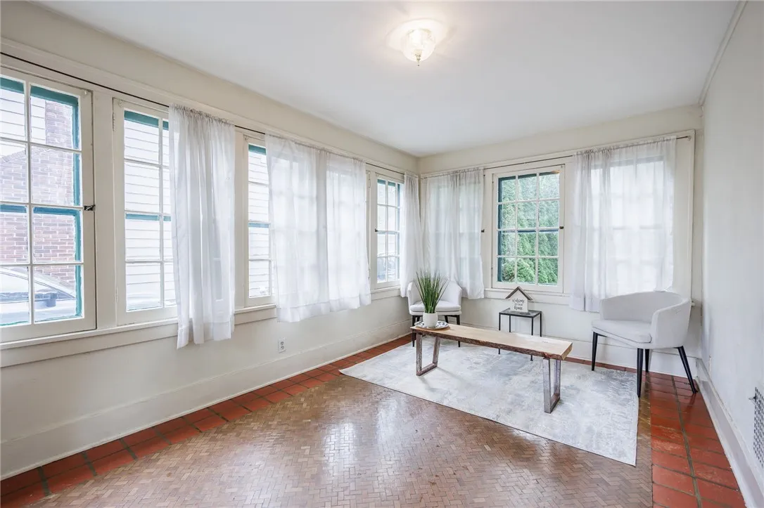 33 Elm Drive, Rochester, New York 14609, Rochester, New York 14609, 4 Bedrooms Bedrooms, 8 Rooms Rooms,1 BathroomBathrooms,Residential,Closed,33 Elm Drive, Rochester, New York 14609,0,R1640006