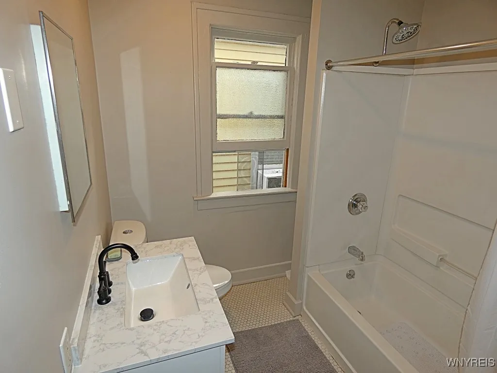135 Park St Street, Buffalo, New York 14201, Buffalo, New York 14201, 3 Bedrooms Bedrooms, 7 Rooms Rooms,1 BathroomBathrooms,Residential Lease,For Rent,135 Park St Street, Buffalo, New York 14201,0,B1640426