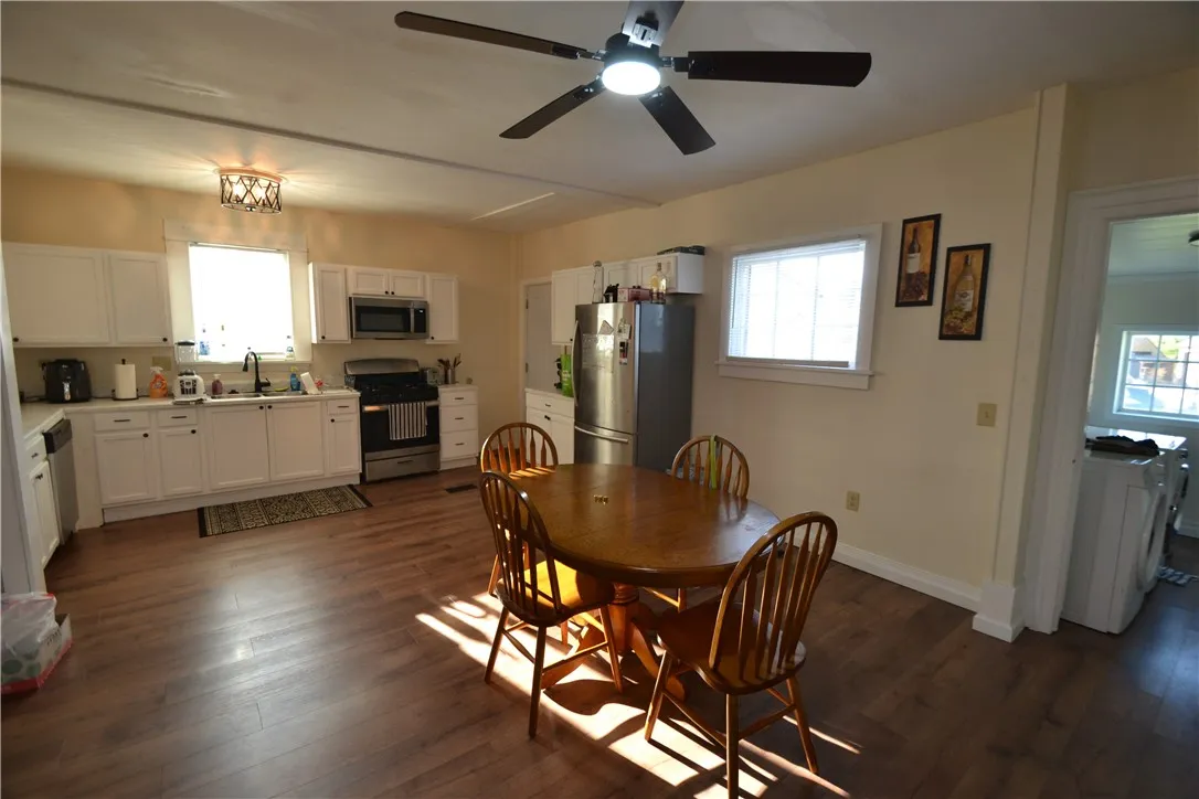 505 East Main Street, Palmyra, New York 14522, Palmyra, New York 14522, 4 Bedrooms Bedrooms, 8 Rooms Rooms,2 BathroomsBathrooms,Residential Lease,For Rent,505 East Main Street, Palmyra, New York 14522,0,R1640386