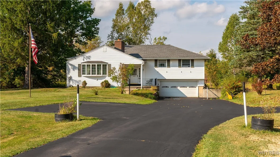 11434 Genesee Street, Alden, New York 14004, Alden, New York 14004, 4 Bedrooms Bedrooms, 10 Rooms Rooms,2 BathroomsBathrooms,Residential,Closed,11434 Genesee Street, Alden, New York 14004,0,B1639289