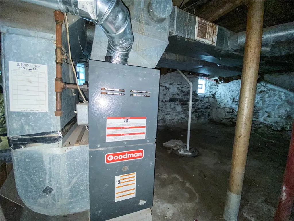 33 Finch Street, Rochester, New York 14613, Rochester, New York 14613, 4 Bedrooms Bedrooms, 8 Rooms Rooms,2 BathroomsBathrooms,Residential,For Sale,33 Finch Street, Rochester, New York 14613,0,R1640382