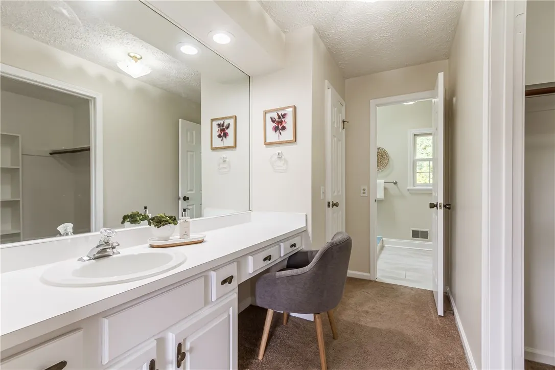 38 Lac Kine Drive, Brighton, New York 14618, Brighton, New York 14618, 2 Bedrooms Bedrooms, 2 Rooms Rooms,2 BathroomsBathrooms,Residential,For Sale,38 Lac Kine Drive, Brighton, New York 14618,0,R1639735