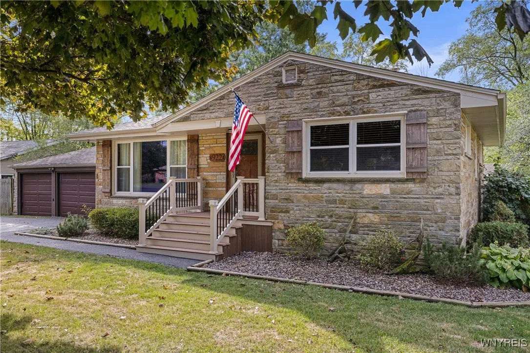 922 North Hewitt Drive, Lewiston, New York 14092, Lewiston, New York 14092, 2 Bedrooms Bedrooms, 5 Rooms Rooms,1 BathroomBathrooms,Residential,For Sale,922 North Hewitt Drive, Lewiston, New York 14092,0,B1640249