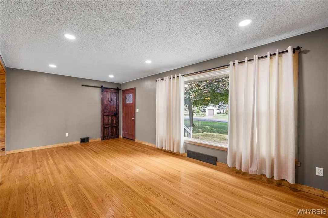 922 North Hewitt Drive, Lewiston, New York 14092, Lewiston, New York 14092, 2 Bedrooms Bedrooms, 5 Rooms Rooms,1 BathroomBathrooms,Residential,For Sale,922 North Hewitt Drive, Lewiston, New York 14092,0,B1640249