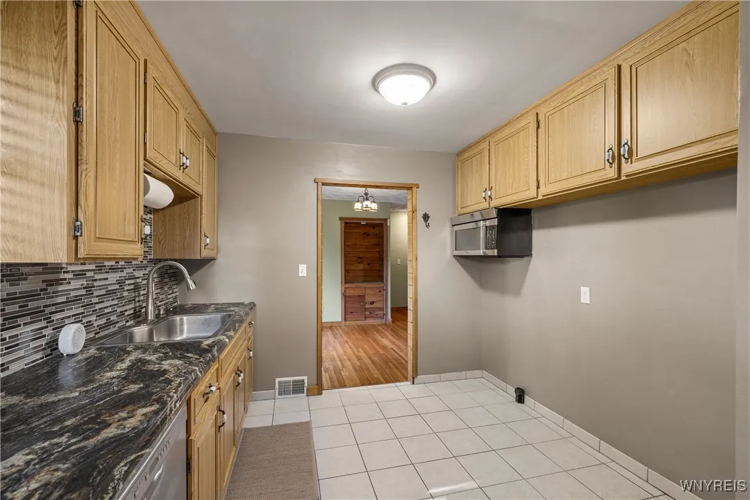 922 North Hewitt Drive, Lewiston, New York 14092, Lewiston, New York 14092, 2 Bedrooms Bedrooms, 5 Rooms Rooms,1 BathroomBathrooms,Residential,For Sale,922 North Hewitt Drive, Lewiston, New York 14092,0,B1640249