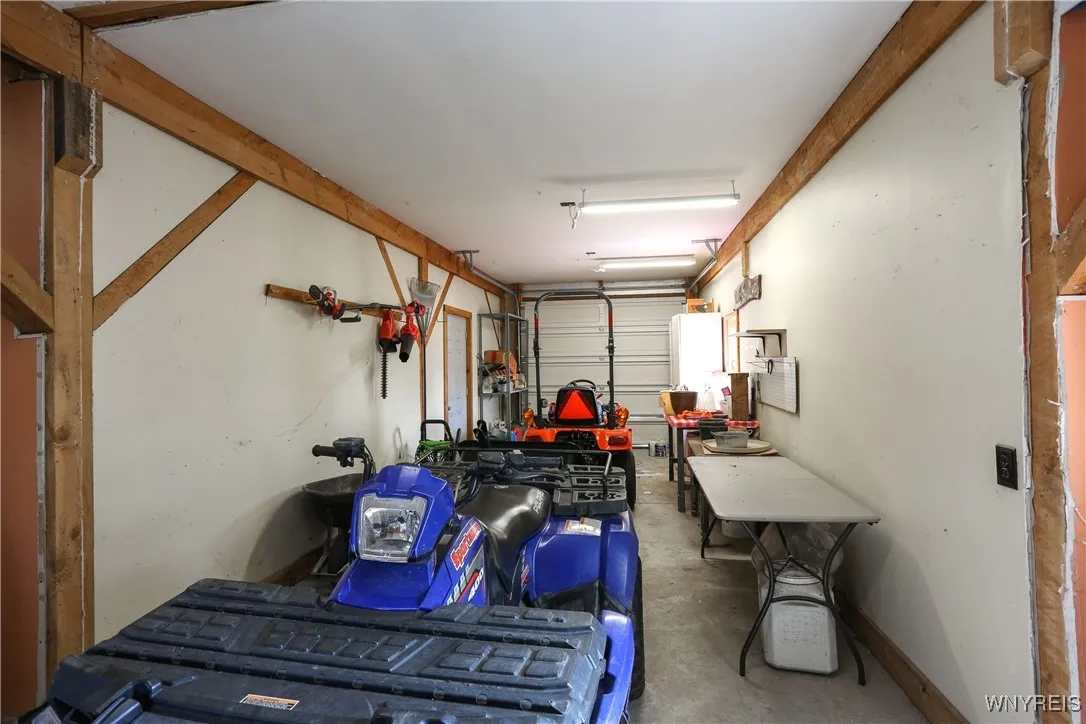 5540 Shimerville Road, Clarence, New York 14031, Clarence, New York 14031, 3 Bedrooms Bedrooms, 10 Rooms Rooms,2 BathroomsBathrooms,Residential,For Sale,5540 Shimerville Road, Clarence, New York 14031,0,B1640236