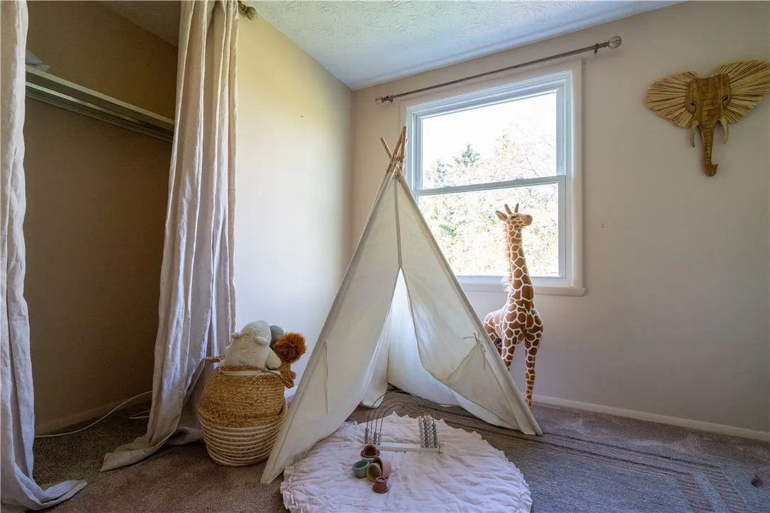 1440 North Chigwell Lane North Lane, Webster, New, Webster, New York 14580, 4 Bedrooms Bedrooms, 8 Rooms Rooms,2 BathroomsBathrooms,Residential,Closed,1440 North Chigwell Lane North Lane, Webster, New ,0,R1640142