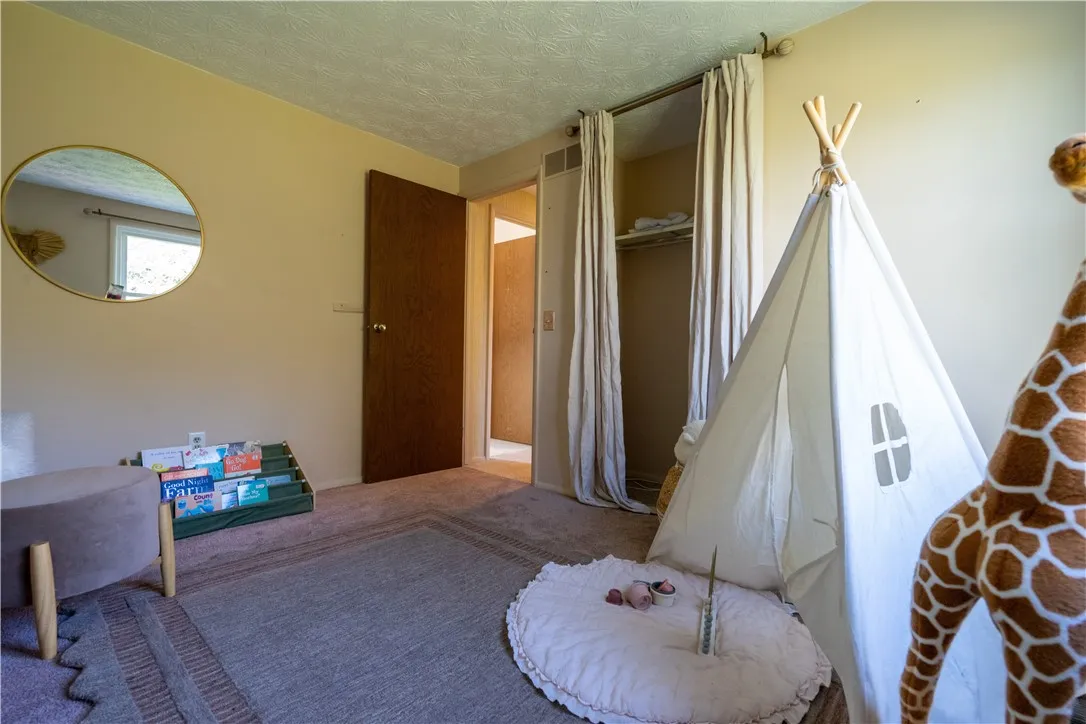 1440 North Chigwell Lane North Lane, Webster, New, Webster, New York 14580, 4 Bedrooms Bedrooms, 8 Rooms Rooms,2 BathroomsBathrooms,Residential,Closed,1440 North Chigwell Lane North Lane, Webster, New ,0,R1640142