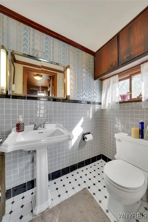 1st Floor Bathroom