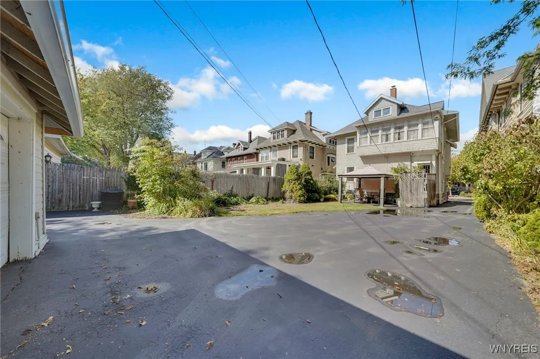 116 Dorchester Rd, Buffalo, New York 14213, Buffalo, New York 14213, 4 Bedrooms Bedrooms, 9 Rooms Rooms,1 BathroomBathrooms,Residential,Closed,116 Dorchester Rd, Buffalo, New York 14213,0,B1639026