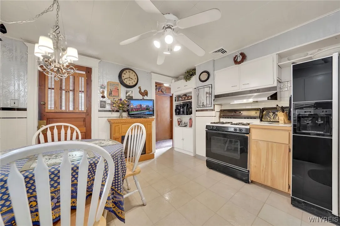 116 Dorchester Rd, Buffalo, New York 14213, Buffalo, New York 14213, 4 Bedrooms Bedrooms, 9 Rooms Rooms,1 BathroomBathrooms,Residential,Closed,116 Dorchester Rd, Buffalo, New York 14213,0,B1639026