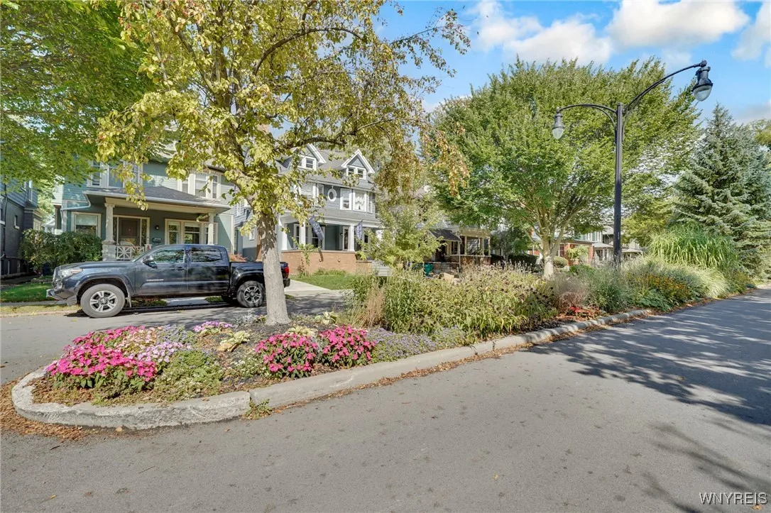 116 Dorchester Rd, Buffalo, New York 14213, Buffalo, New York 14213, 4 Bedrooms Bedrooms, 9 Rooms Rooms,1 BathroomBathrooms,Residential,Closed,116 Dorchester Rd, Buffalo, New York 14213,0,B1639026