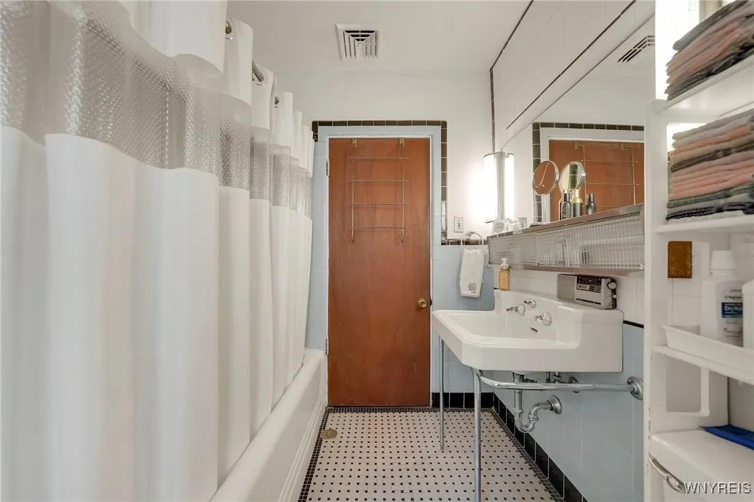 2nd Floor Bathroom
