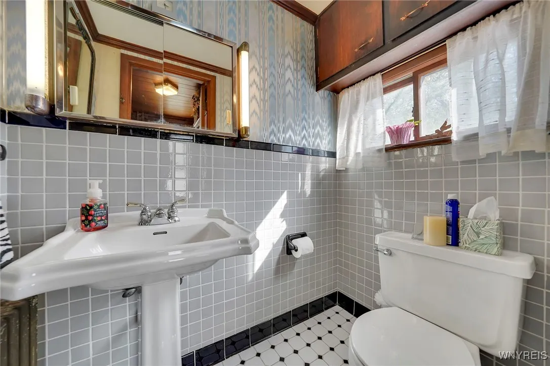 1st Floor Bathroom