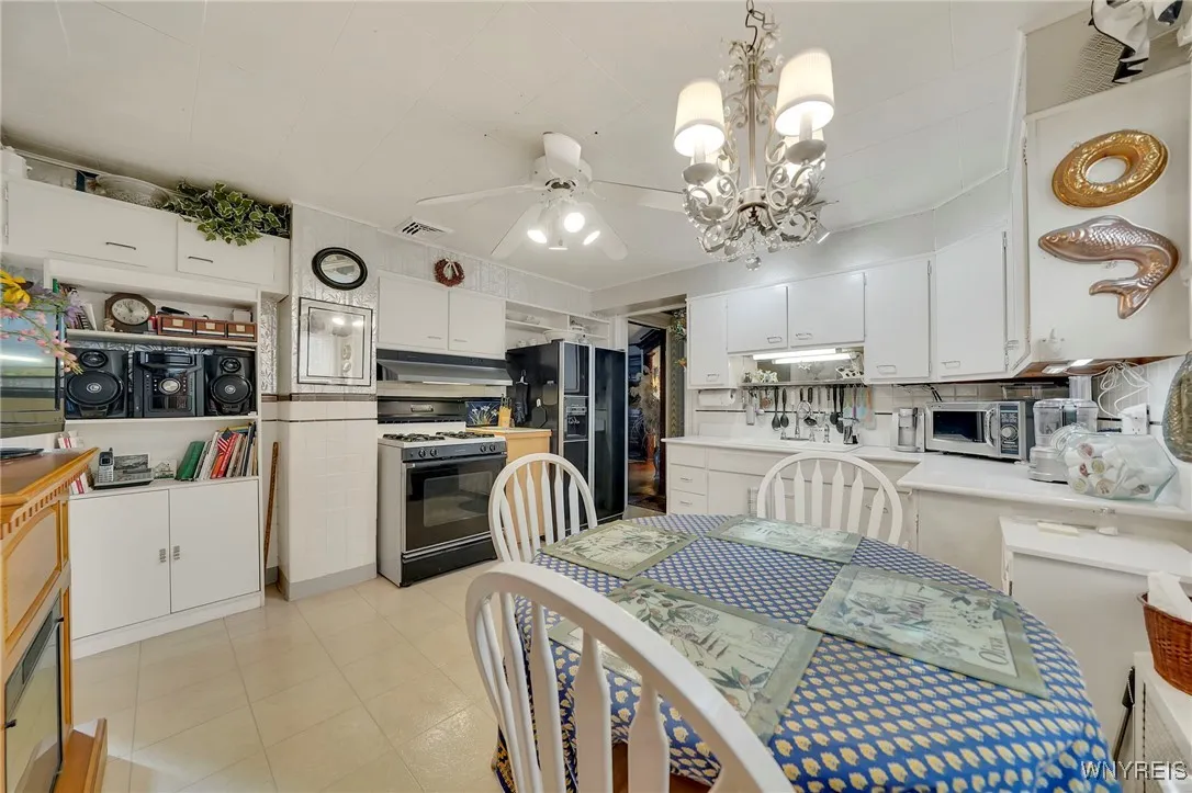 116 Dorchester Rd, Buffalo, New York 14213, Buffalo, New York 14213, 4 Bedrooms Bedrooms, 9 Rooms Rooms,1 BathroomBathrooms,Residential,Closed,116 Dorchester Rd, Buffalo, New York 14213,0,B1639026