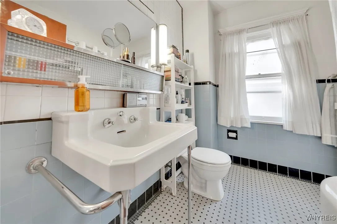 2nd Floor Bathroom
