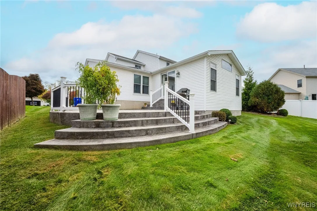 3255 Brookfield Lane, Hamburg, New York 14075, Hamburg, New York 14075, 5 Bedrooms Bedrooms, 8 Rooms Rooms,2 BathroomsBathrooms,Residential,Closed,3255 Brookfield Lane, Hamburg, New York 14075,0,B1638573