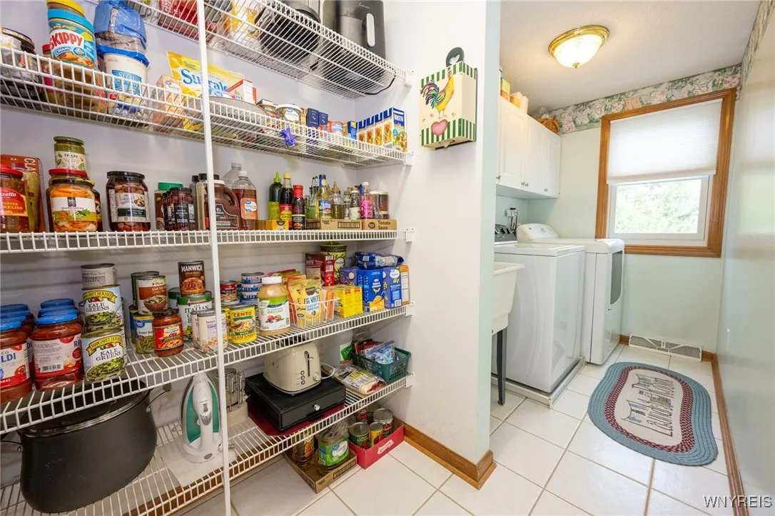 Pantry/Laundry