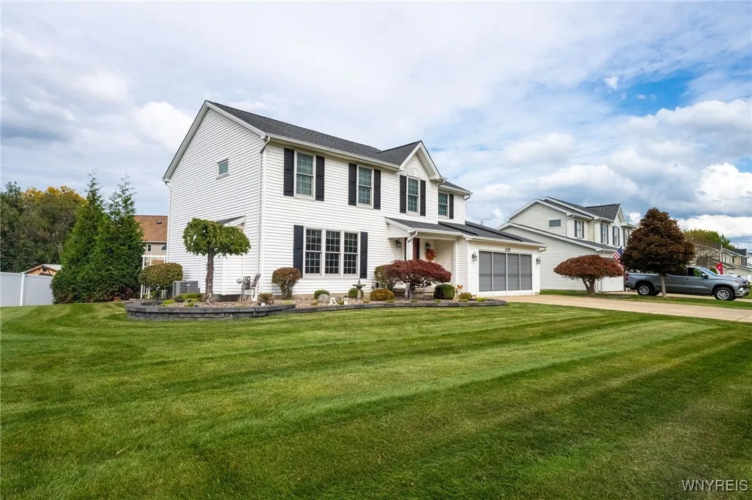 3255 Brookfield Lane, Hamburg, New York 14075, Hamburg, New York 14075, 5 Bedrooms Bedrooms, 8 Rooms Rooms,2 BathroomsBathrooms,Residential,Closed,3255 Brookfield Lane, Hamburg, New York 14075,0,B1638573