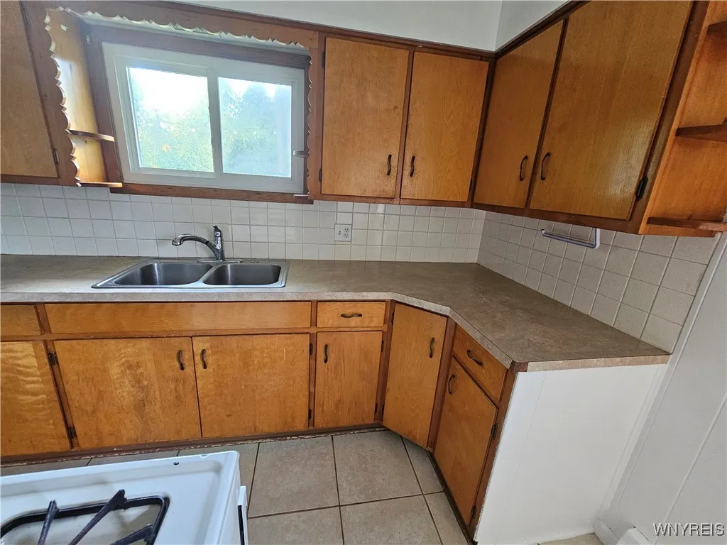 2931 Southwestern Blvd, Orchard Park, New York 141, Orchard Park, New York 14127, 3 Bedrooms Bedrooms, 7 Rooms Rooms,1 BathroomBathrooms,Residential,For Sale,2931 Southwestern Blvd, Orchard Park, New York 141,0,B1640537