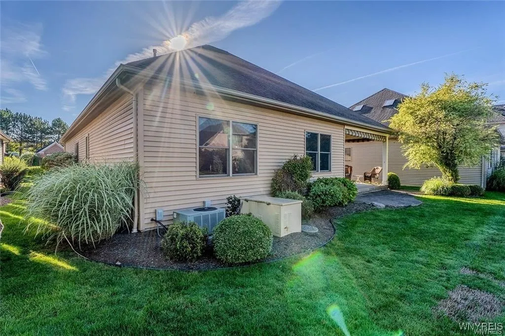 222 Lord Byron Lane, Amherst, New York 14221, Amherst, New York 14221, 2 Bedrooms Bedrooms, 6 Rooms Rooms,2 BathroomsBathrooms,Residential,For Sale,222 Lord Byron Lane, Amherst, New York 14221,0,B1640599