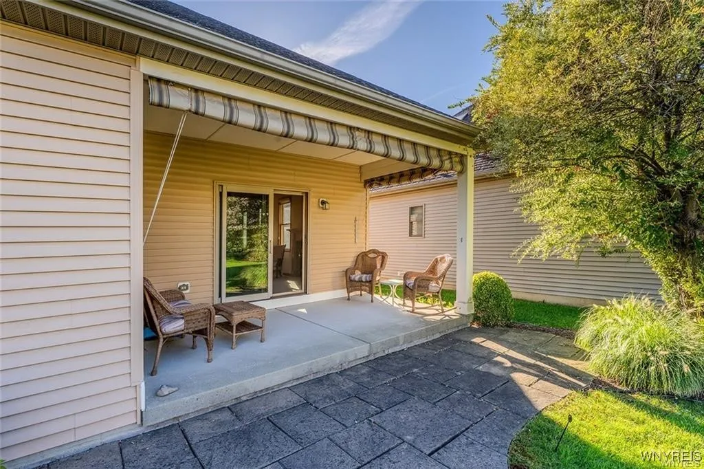 222 Lord Byron Lane, Amherst, New York 14221, Amherst, New York 14221, 2 Bedrooms Bedrooms, 6 Rooms Rooms,2 BathroomsBathrooms,Residential,For Sale,222 Lord Byron Lane, Amherst, New York 14221,0,B1640599