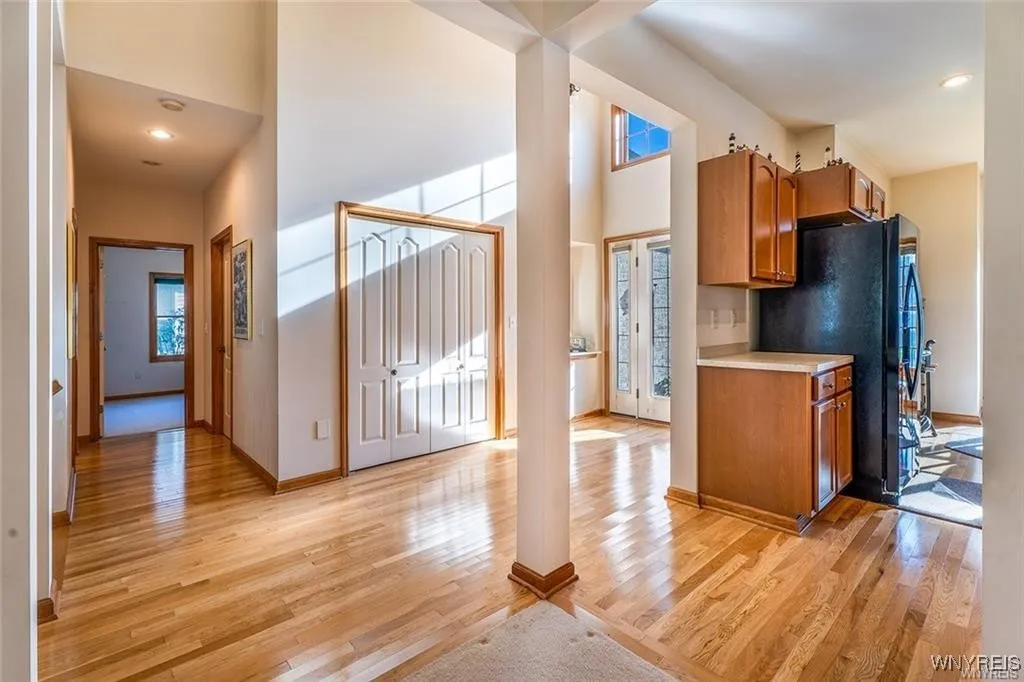 222 Lord Byron Lane, Amherst, New York 14221, Amherst, New York 14221, 2 Bedrooms Bedrooms, 6 Rooms Rooms,2 BathroomsBathrooms,Residential,For Sale,222 Lord Byron Lane, Amherst, New York 14221,0,B1640599
