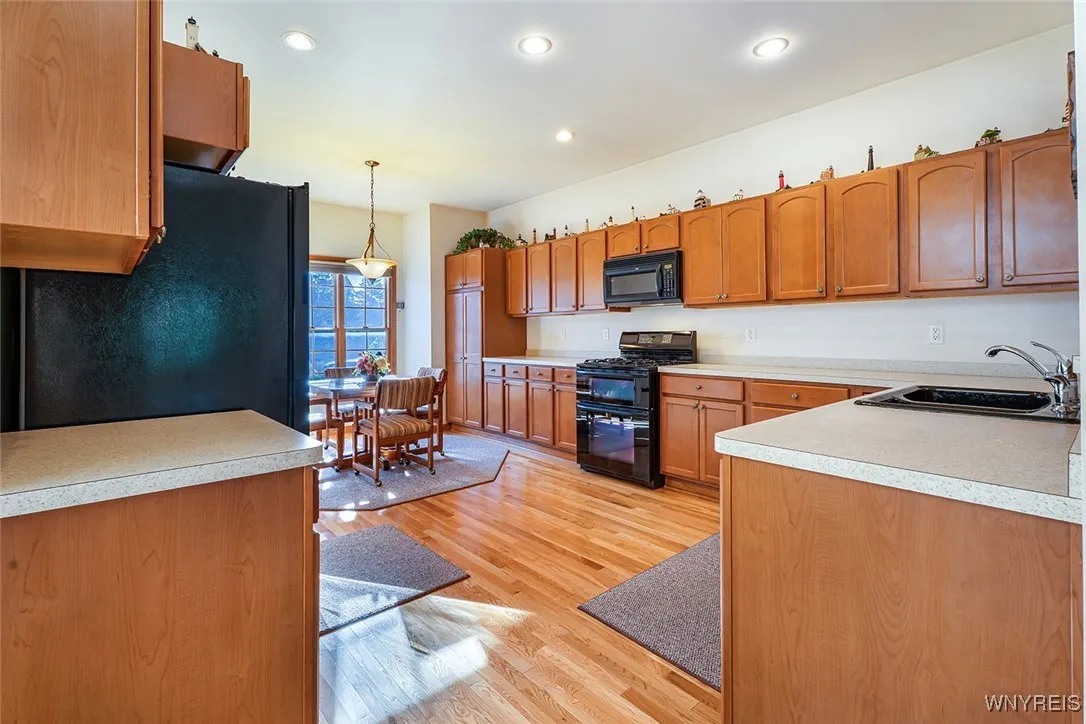 222 Lord Byron Lane, Amherst, New York 14221, Amherst, New York 14221, 2 Bedrooms Bedrooms, 6 Rooms Rooms,2 BathroomsBathrooms,Residential,For Sale,222 Lord Byron Lane, Amherst, New York 14221,0,B1640471