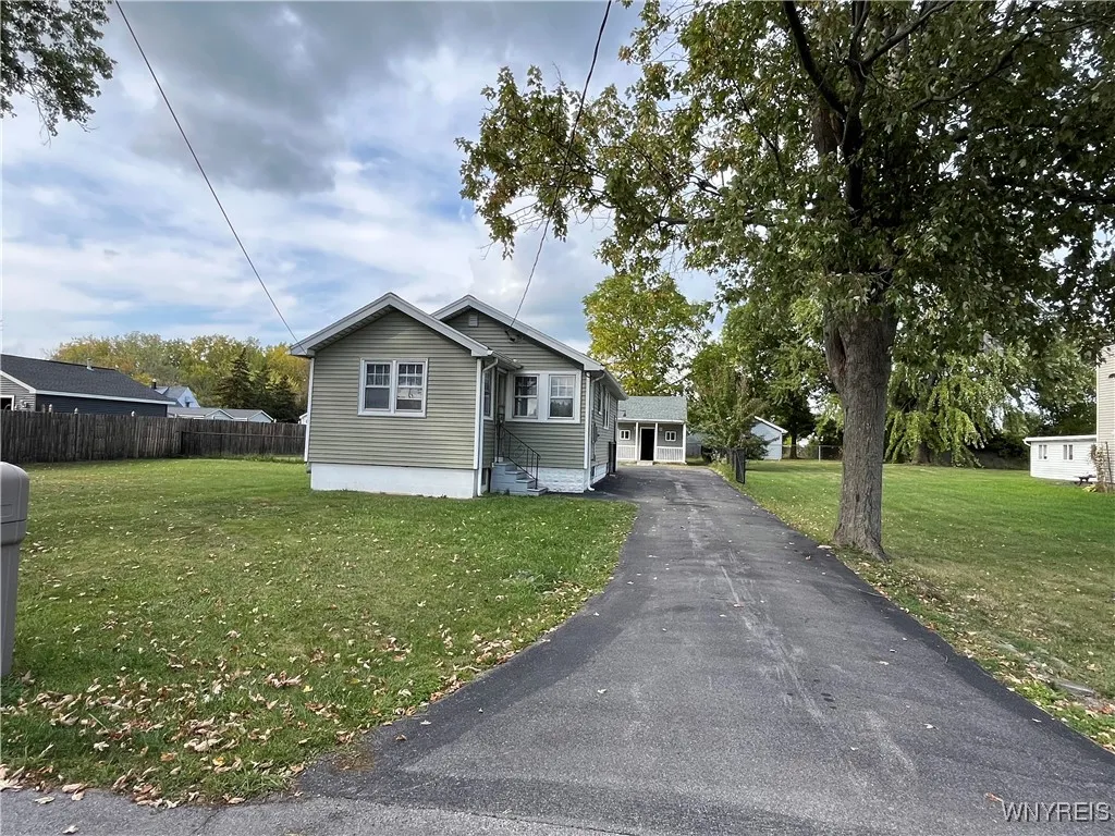 4524 Chester Avenue, Niagara, New York 14305, Niagara, New York 14305, 2 Bedrooms Bedrooms, 6 Rooms Rooms,1 BathroomBathrooms,Residential,For Sale,4524 Chester Avenue, Niagara, New York 14305,0,B1640220