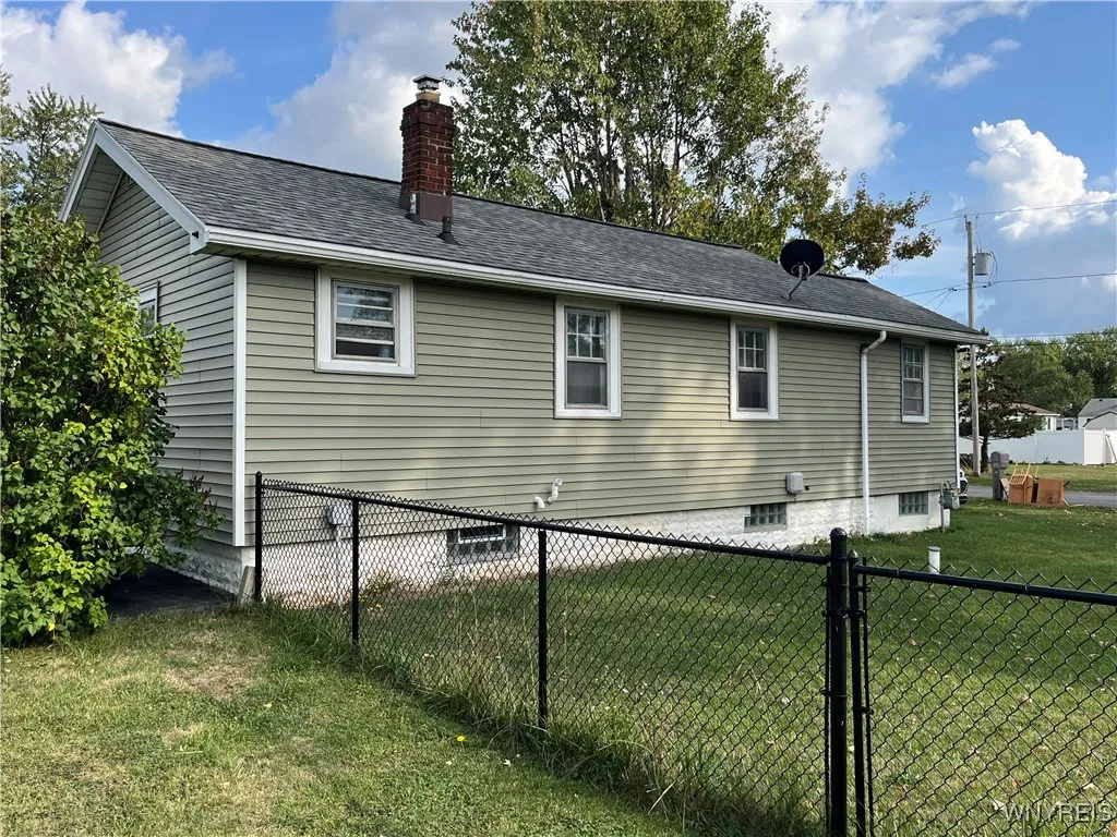 4524 Chester Avenue, Niagara, New York 14305, Niagara, New York 14305, 2 Bedrooms Bedrooms, 6 Rooms Rooms,1 BathroomBathrooms,Residential,For Sale,4524 Chester Avenue, Niagara, New York 14305,0,B1640220