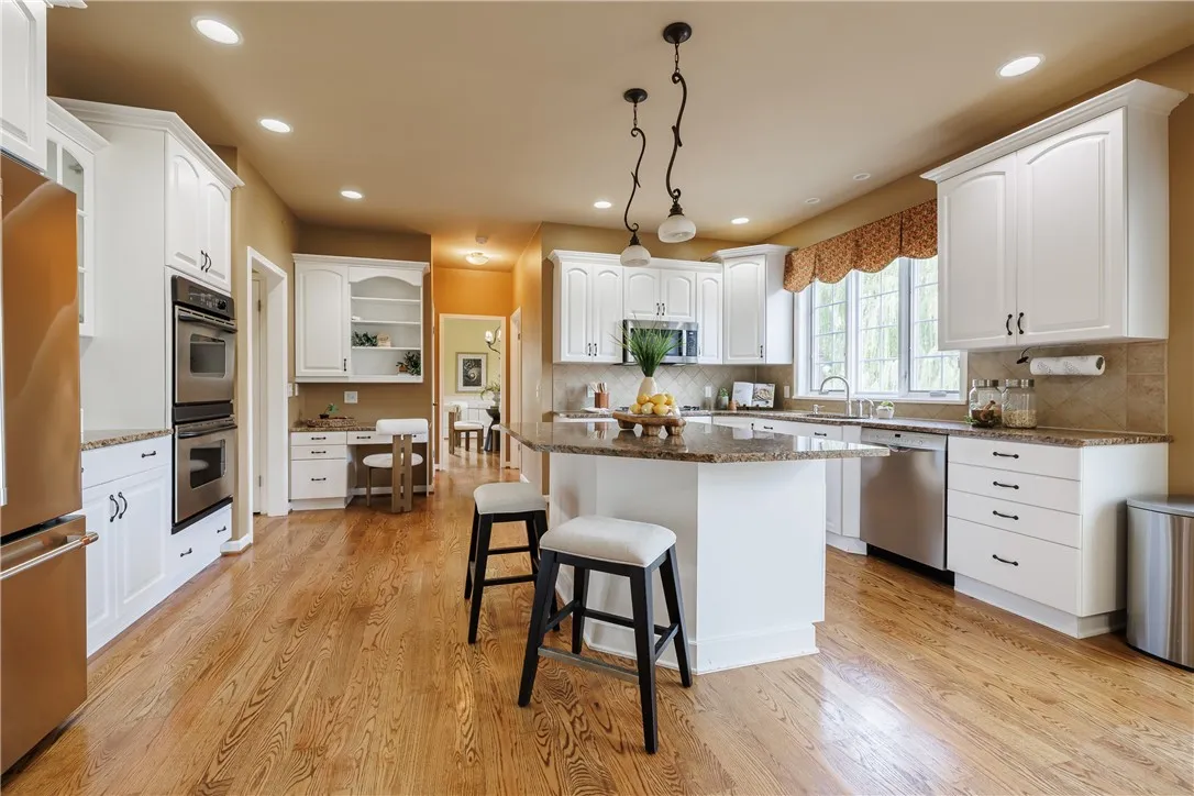 This kitchen is simply stunning.