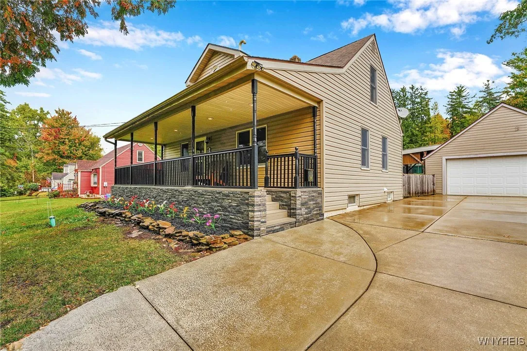 975 Exchange Street, Alden, New York 14004, Alden, New York 14004, 3 Bedrooms Bedrooms, 6 Rooms Rooms,2 BathroomsBathrooms,Residential,For Sale,975 Exchange Street, Alden, New York 14004,0,B1640238