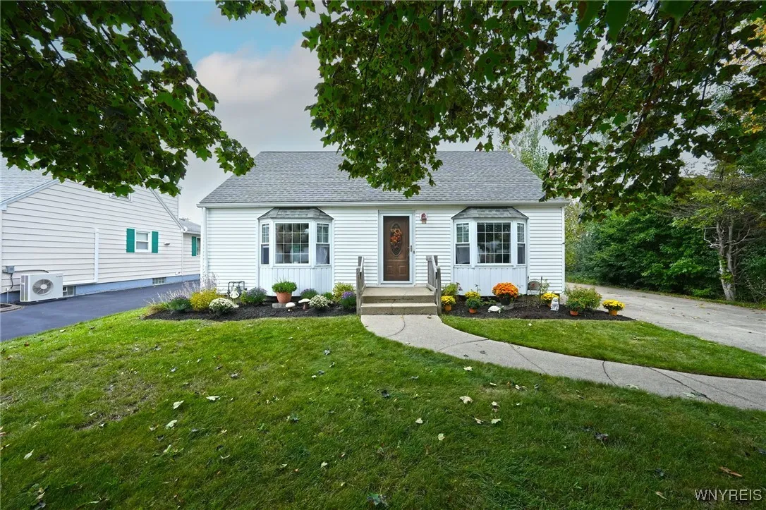 5757 Diana Lane, Hamburg, New York 14085, Hamburg, New York 14085, 3 Bedrooms Bedrooms, 8 Rooms Rooms,1 BathroomBathrooms,Residential,Closed,5757 Diana Lane, Hamburg, New York 14085,0,B1640593