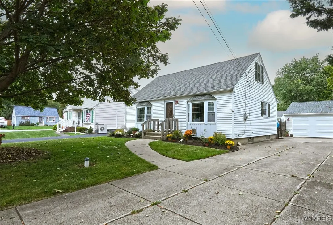 5757 Diana Lane, Hamburg, New York 14085, Hamburg, New York 14085, 3 Bedrooms Bedrooms, 8 Rooms Rooms,1 BathroomBathrooms,Residential,Closed,5757 Diana Lane, Hamburg, New York 14085,0,B1640593