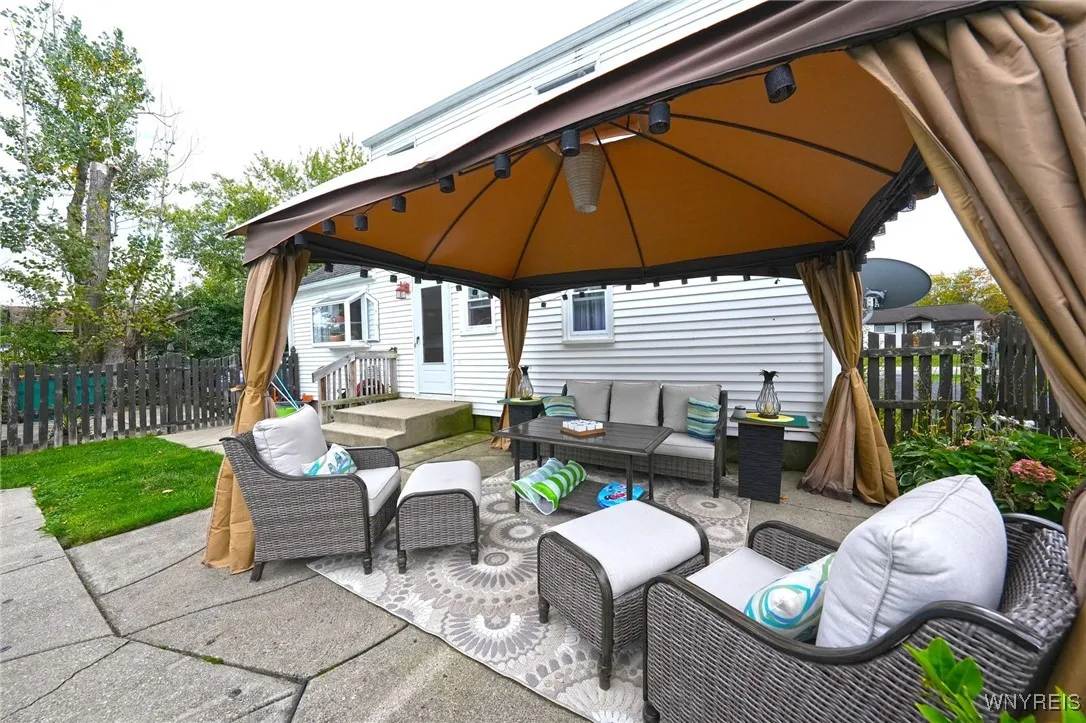 5757 Diana Lane, Hamburg, New York 14085, Hamburg, New York 14085, 3 Bedrooms Bedrooms, 8 Rooms Rooms,1 BathroomBathrooms,Residential,Closed,5757 Diana Lane, Hamburg, New York 14085,0,B1640593