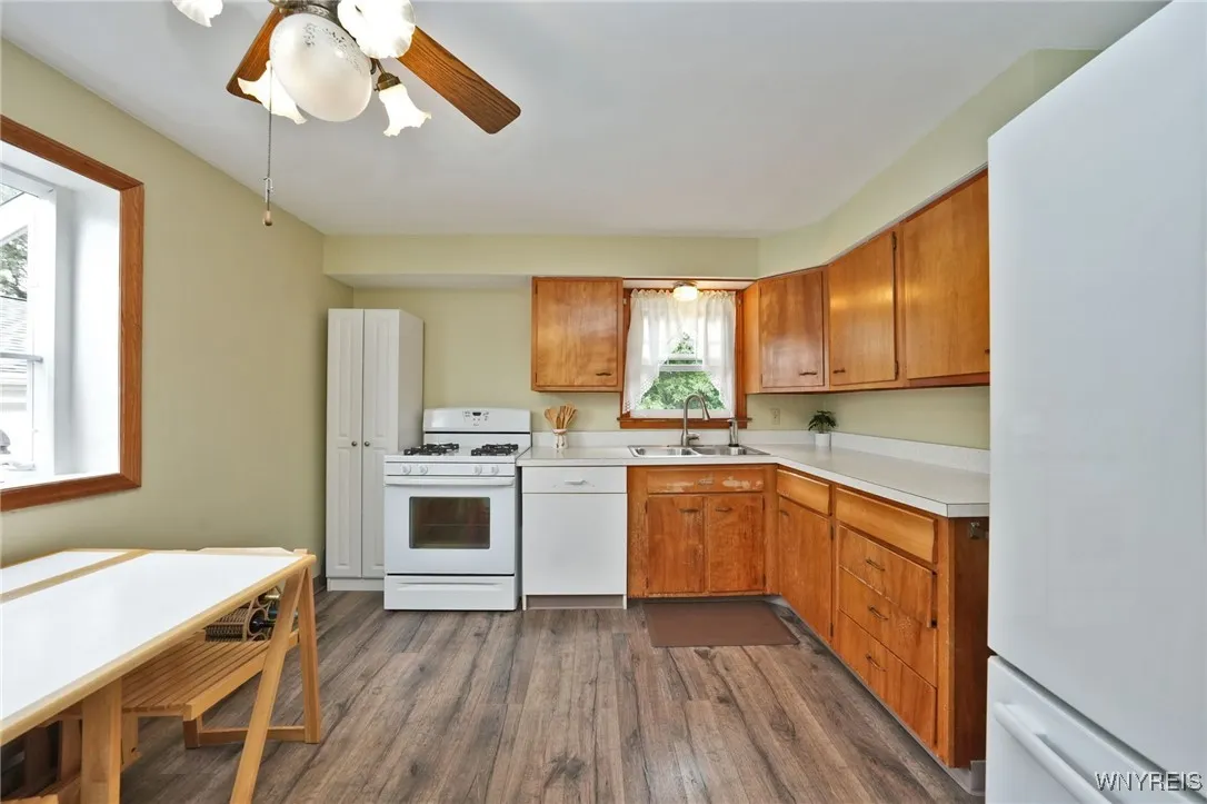 5757 Diana Lane, Hamburg, New York 14085, Hamburg, New York 14085, 3 Bedrooms Bedrooms, 8 Rooms Rooms,1 BathroomBathrooms,Residential,Closed,5757 Diana Lane, Hamburg, New York 14085,0,B1640593