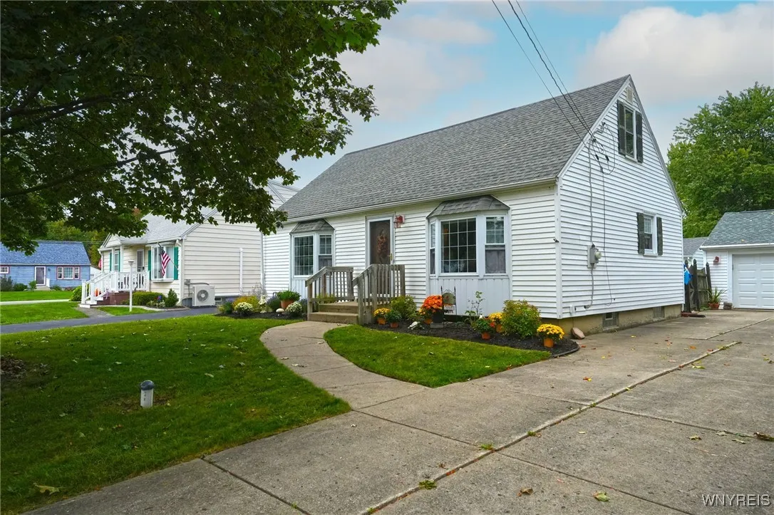 5757 Diana Lane, Hamburg, New York 14085, Hamburg, New York 14085, 3 Bedrooms Bedrooms, 8 Rooms Rooms,1 BathroomBathrooms,Residential,Closed,5757 Diana Lane, Hamburg, New York 14085,0,B1640593